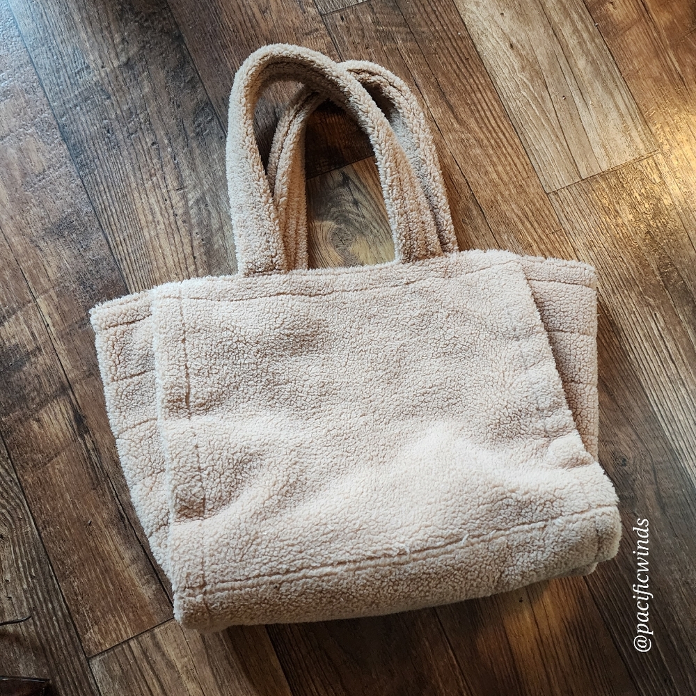Victoria's Secret Fuzzy Sherpa Tan Cream Tote 15 X 13 - Picture 3 of 5